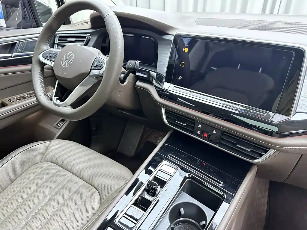 VOLKSWAGEN VILORAN 2023