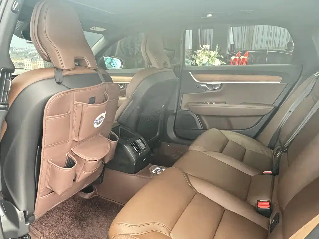 VOLVO S90 2024