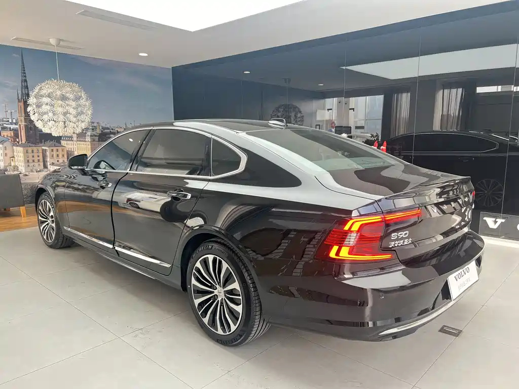 VOLVO S90 2022