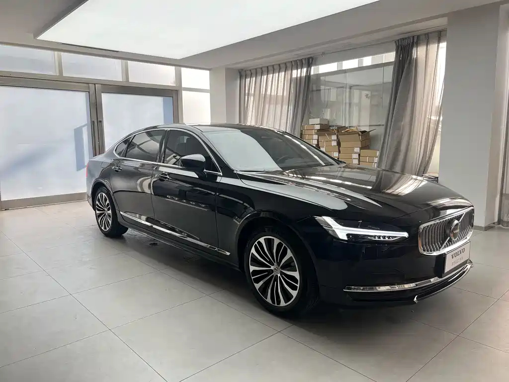VOLVO S90 2023