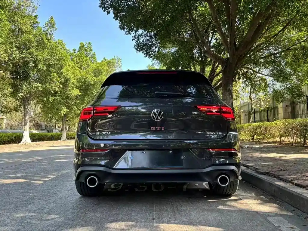 VOLKSWAGEN GOLF 2023