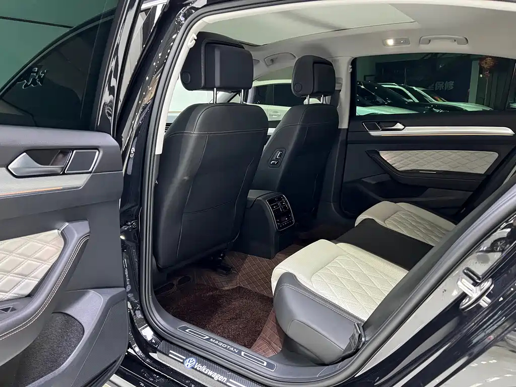 VOLKSWAGEN MAGOTAN 2022