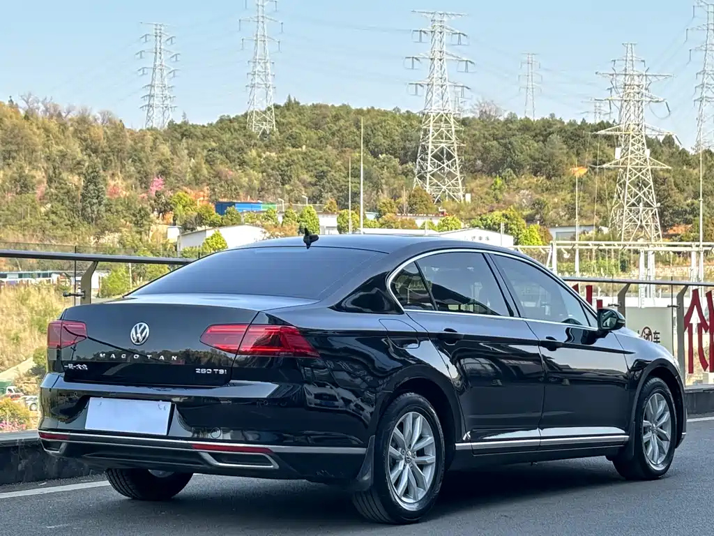 VOLKSWAGEN MAGOTAN 2021