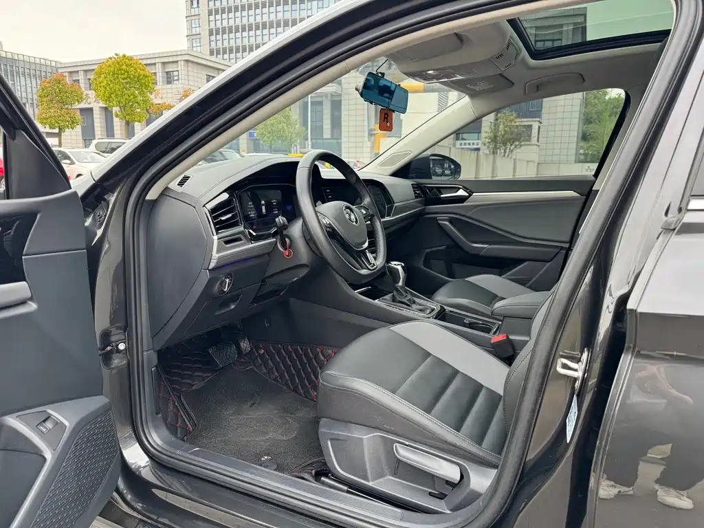 VOLKSWAGEN SAGITAR 2021