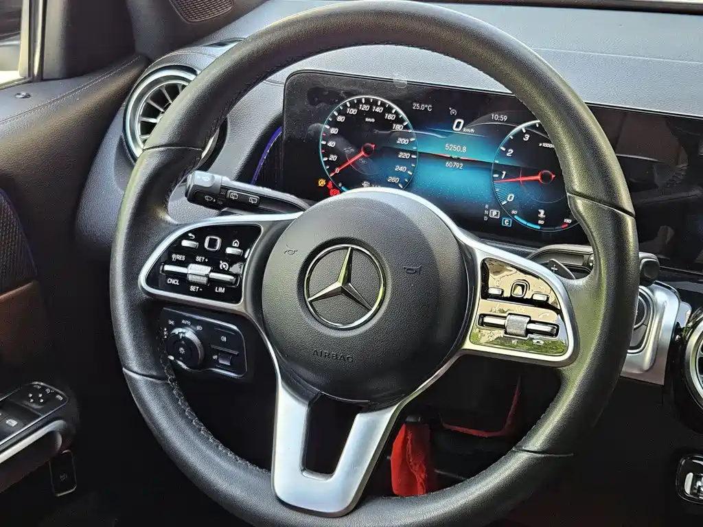 MERCEDES BENZ GLB 2021