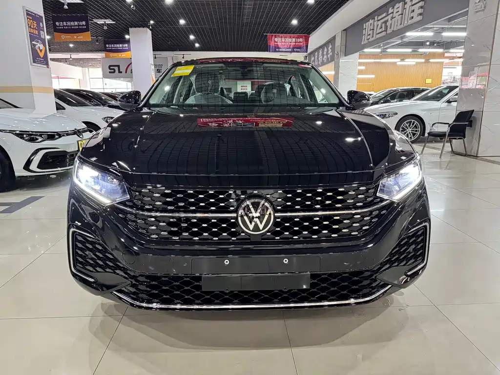 VOLKSWAGEN PASSAT 2024