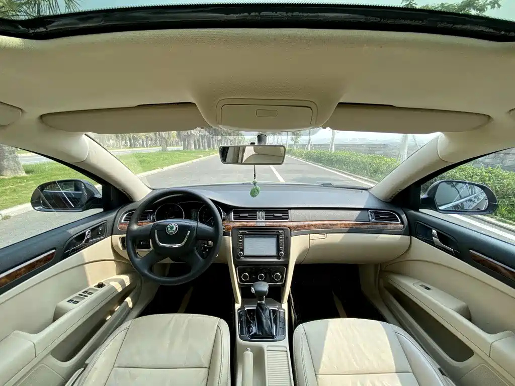 SKODA SUPERB 2011