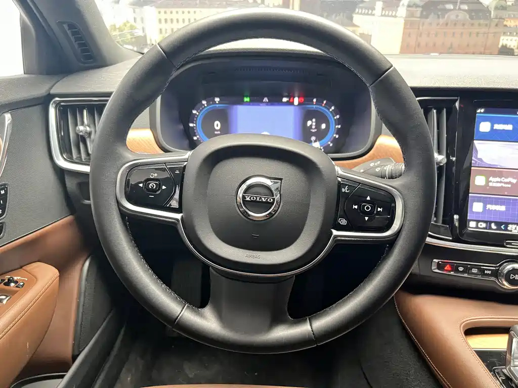 VOLVO S90 2023