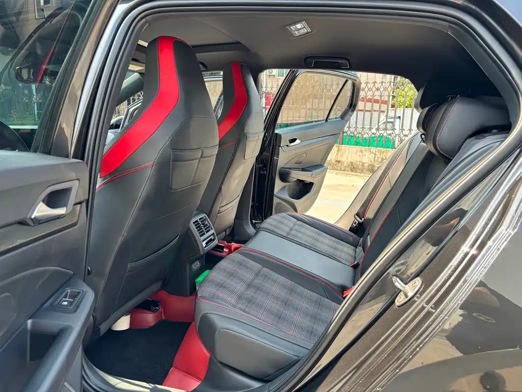 VOLKSWAGEN GOLF 2022