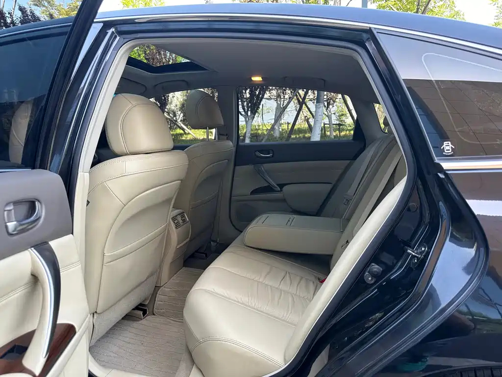 NISSAN TEANA 2010