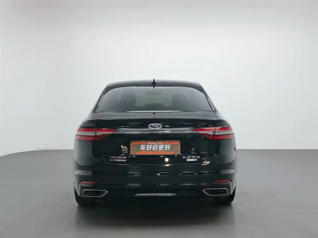 FORD TAURUS 2020