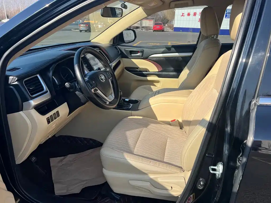TOYOTA HIGHLANDER 2017