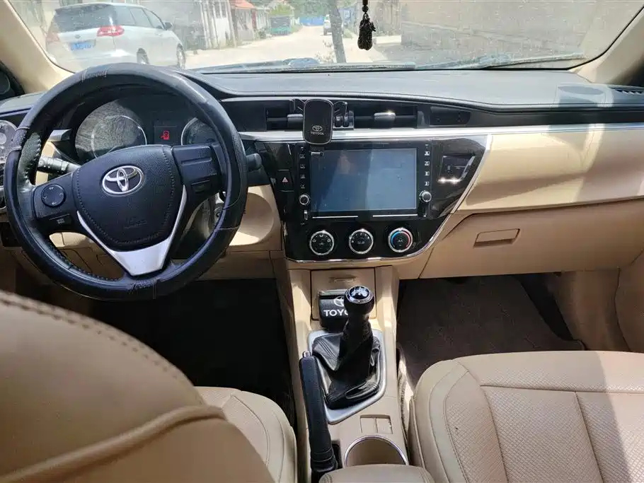 TOYOTA COROLLA 2015