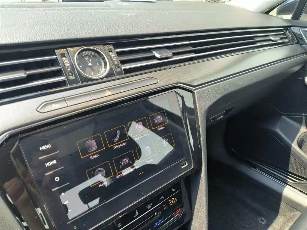 VOLKSWAGEN MAGOTAN 2023