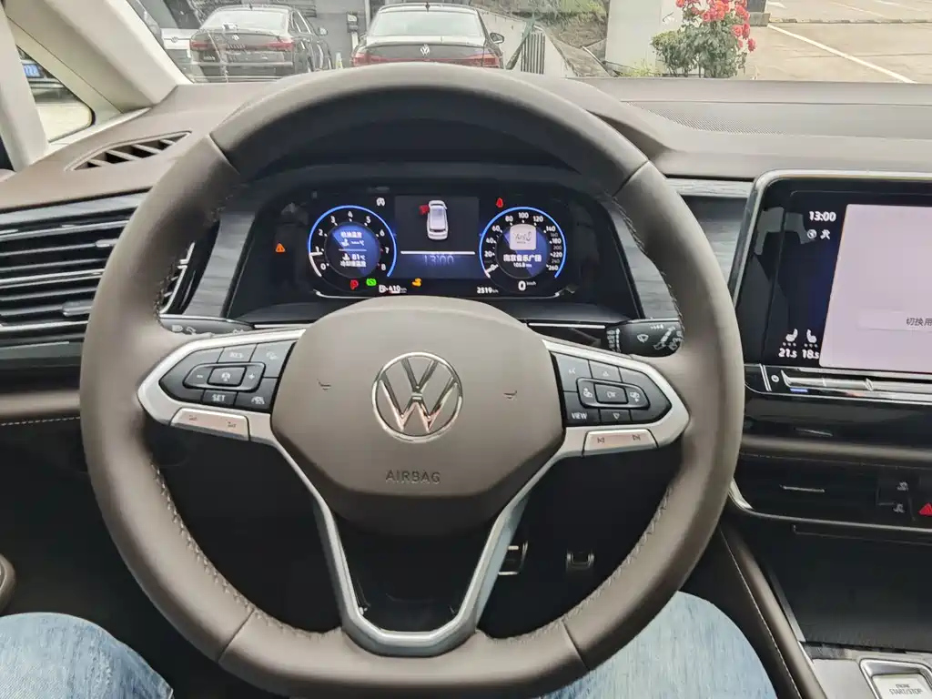 VOLKSWAGEN VILORAN 2024