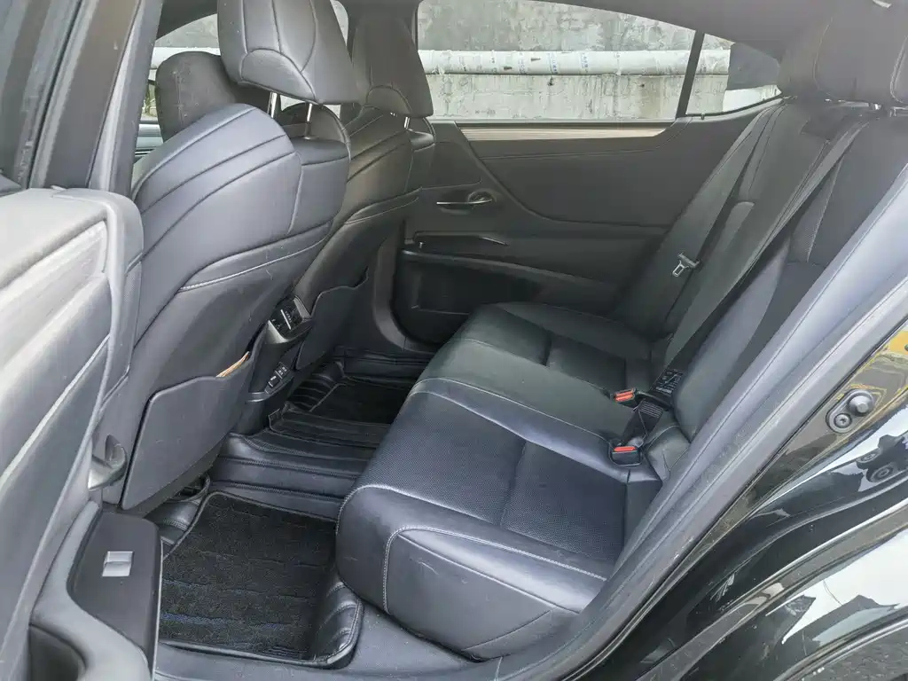 LEXUS ES 2020