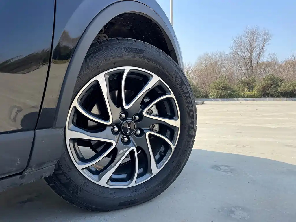 LINCOLN ADVENTURER 2022