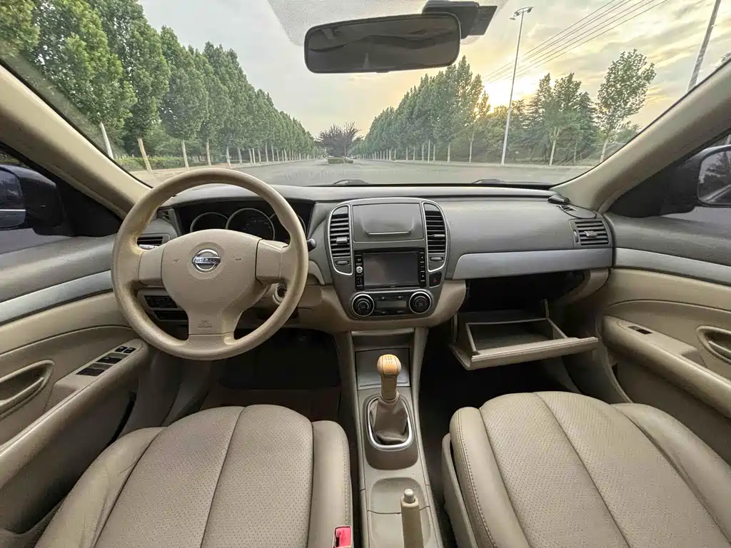NISSAN SYLPHY 2012