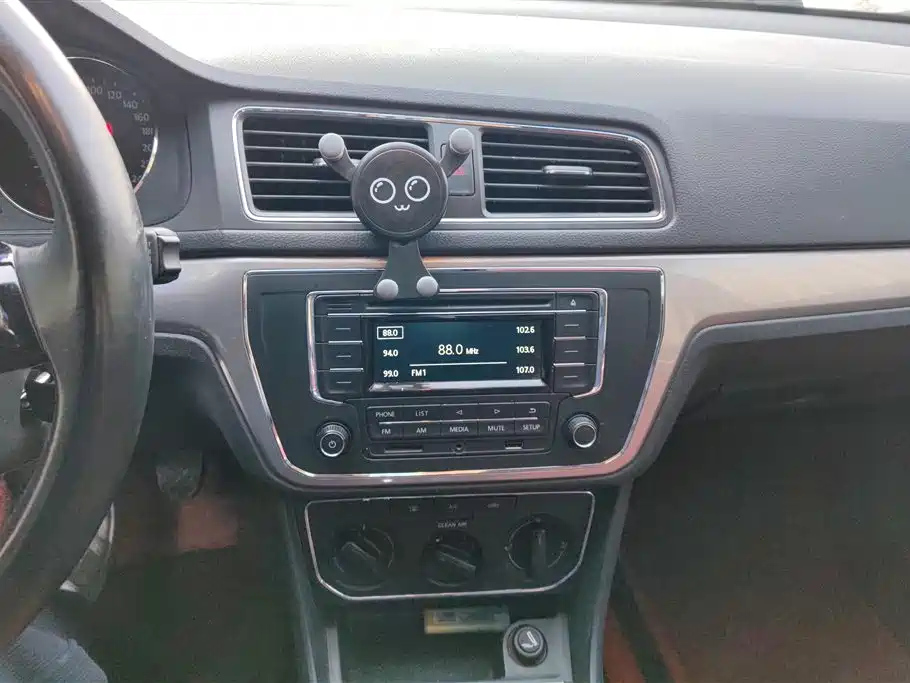 VOLKSWAGEN LAVIDA 2016