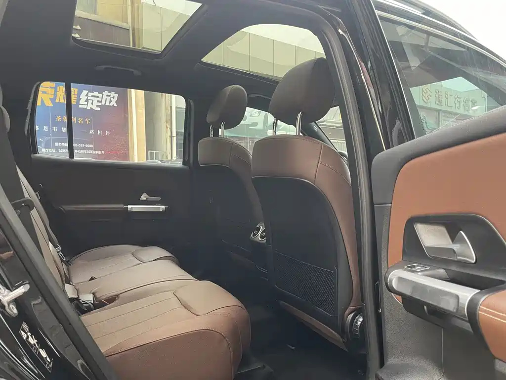 MERCEDES BENZ GLB 2023
