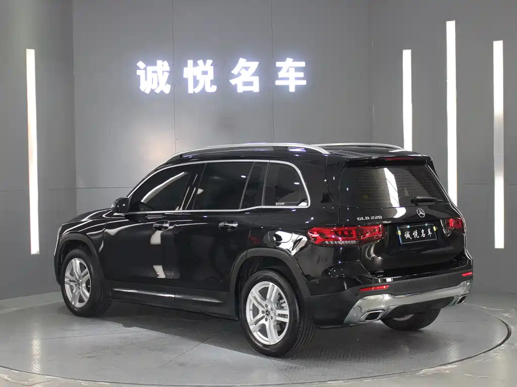 MERCEDES BENZ GLB 2023