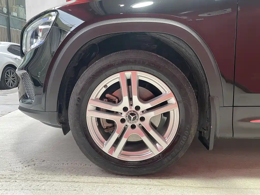 MERCEDES BENZ GLB 2023