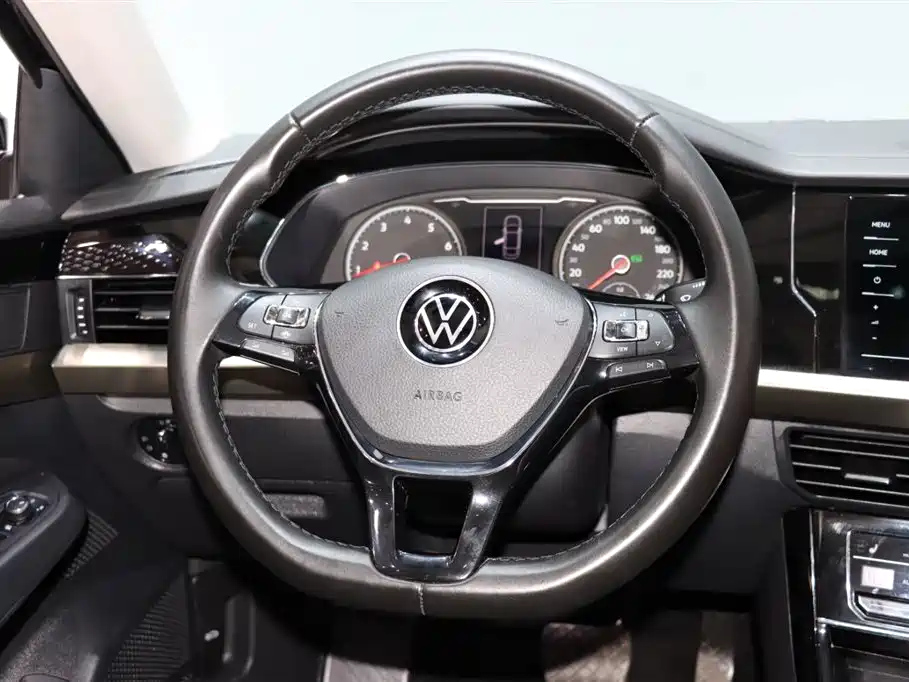 VOLKSWAGEN PASSAT 2020