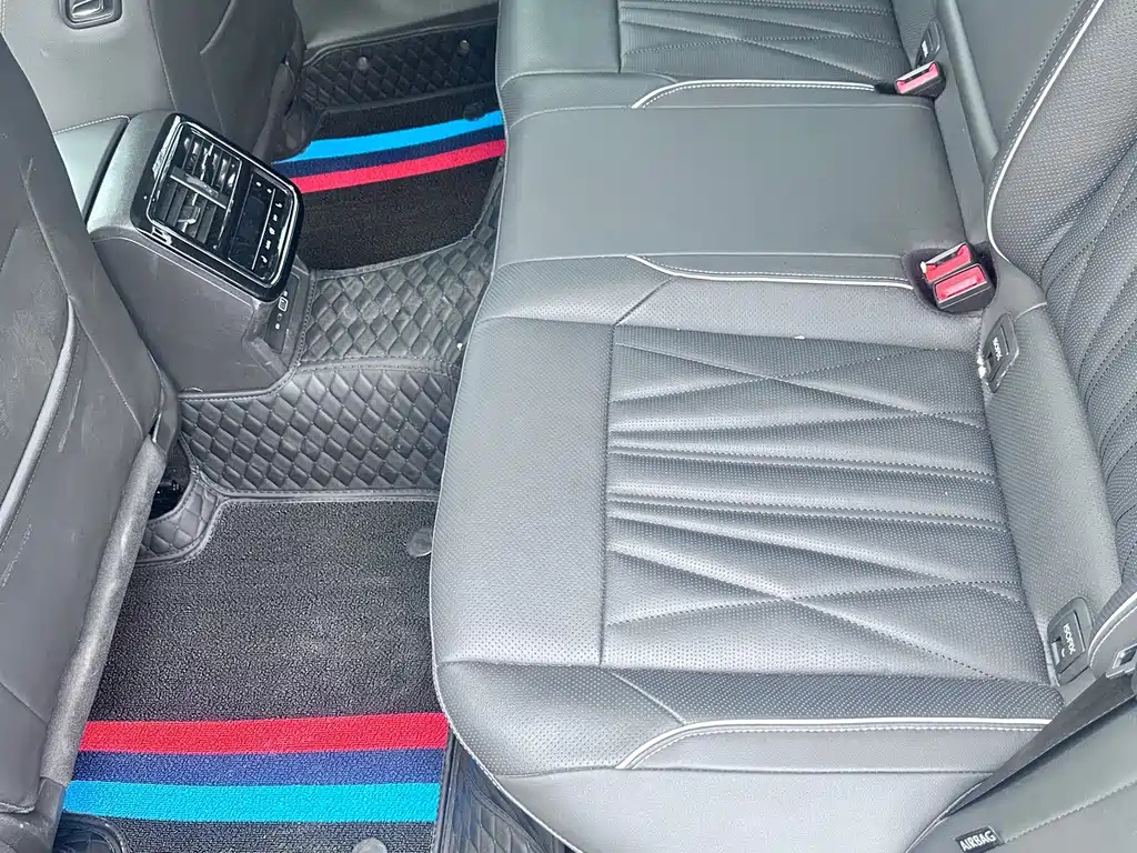 VOLKSWAGEN PASSAT 2023