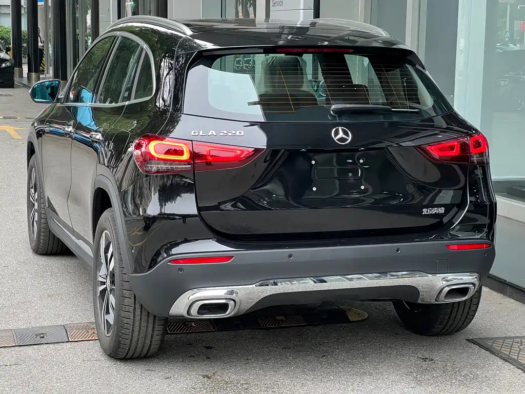 MERCEDES BENZ GLA 2024
