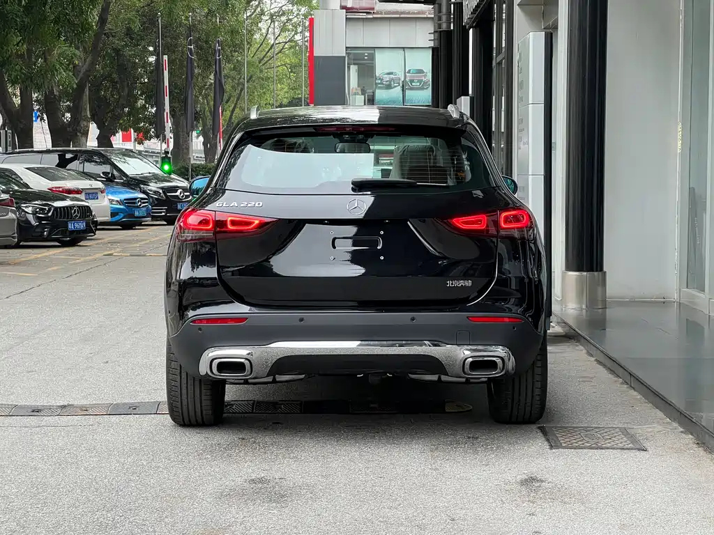 MERCEDES BENZ GLA 2024