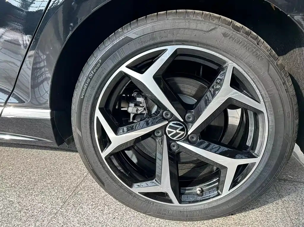 VOLKSWAGEN MAGOTAN 2024