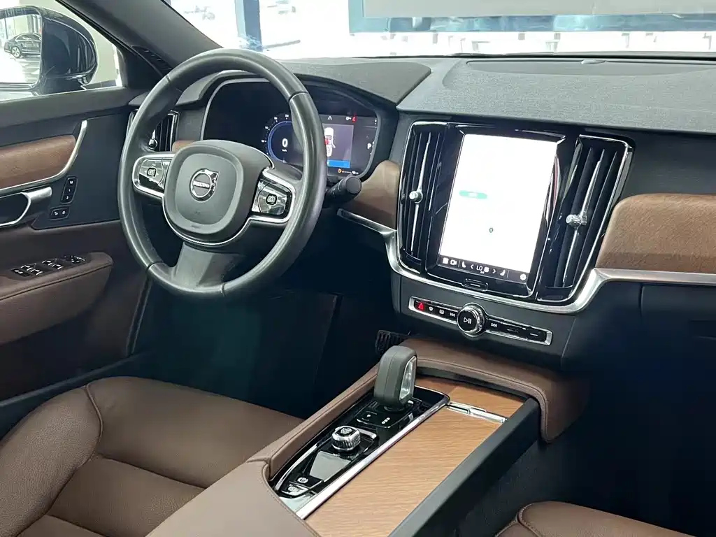VOLVO S90 2022