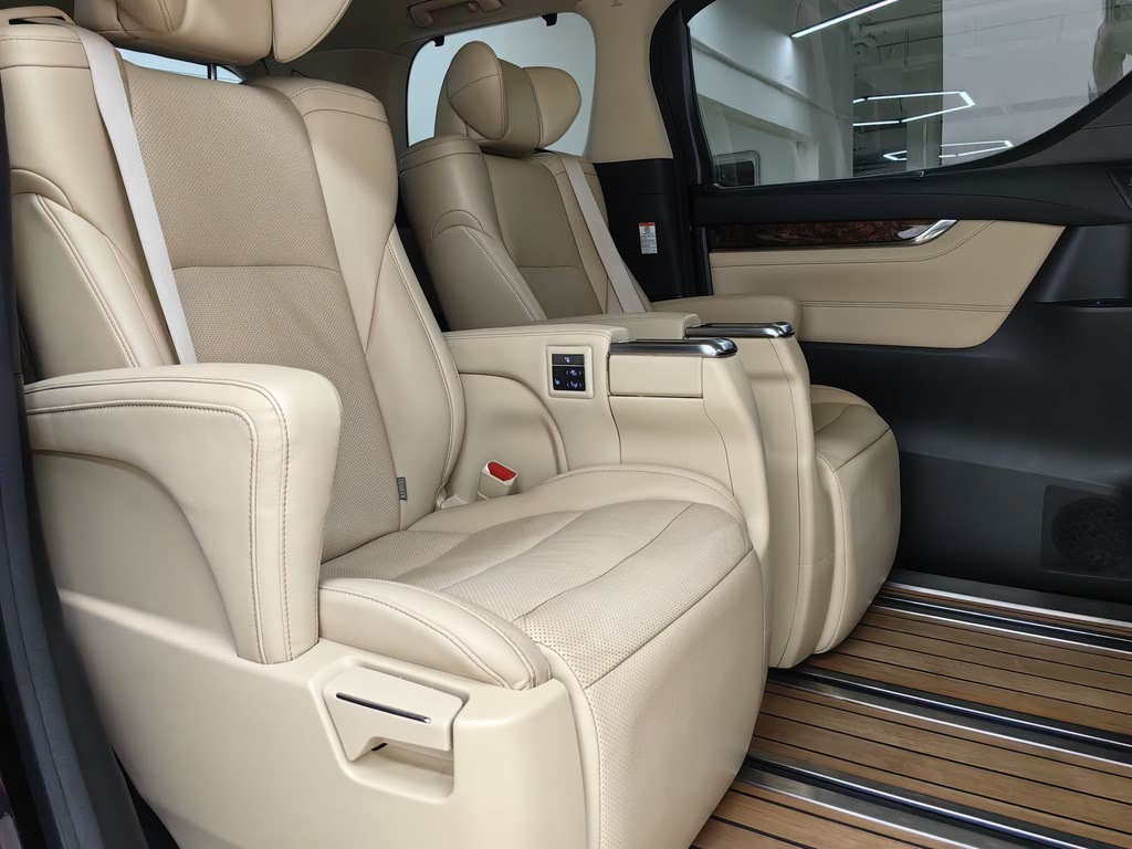 TOYOTA ALPHARD 2018