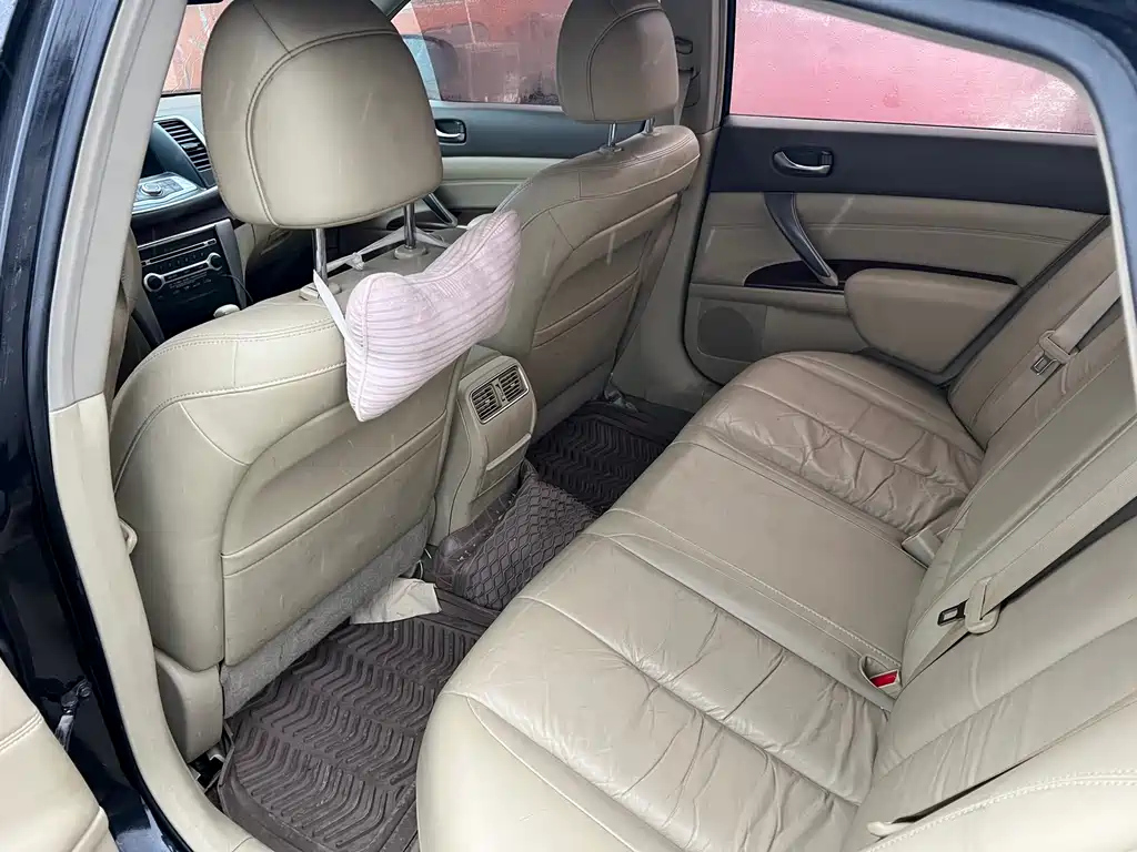 NISSAN TEANA 2010