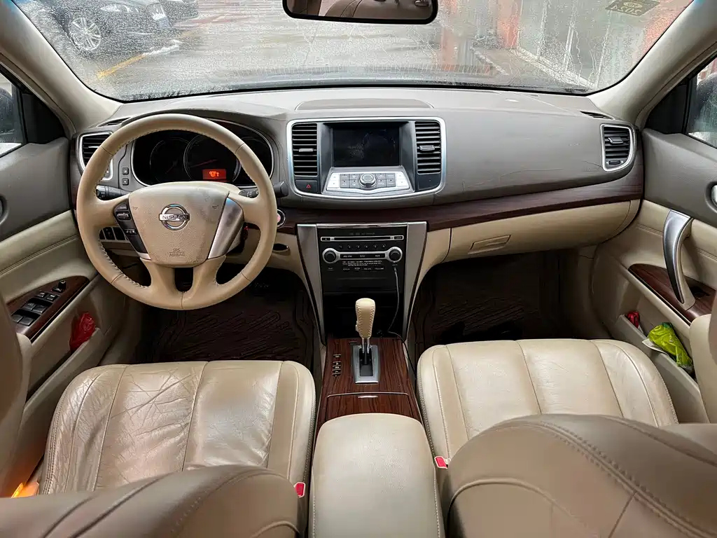 NISSAN TEANA 2010