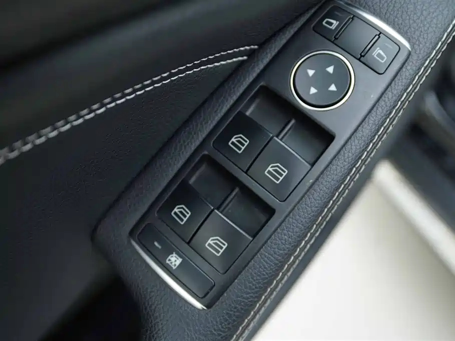 MERCEDES BENZ GLA 2019