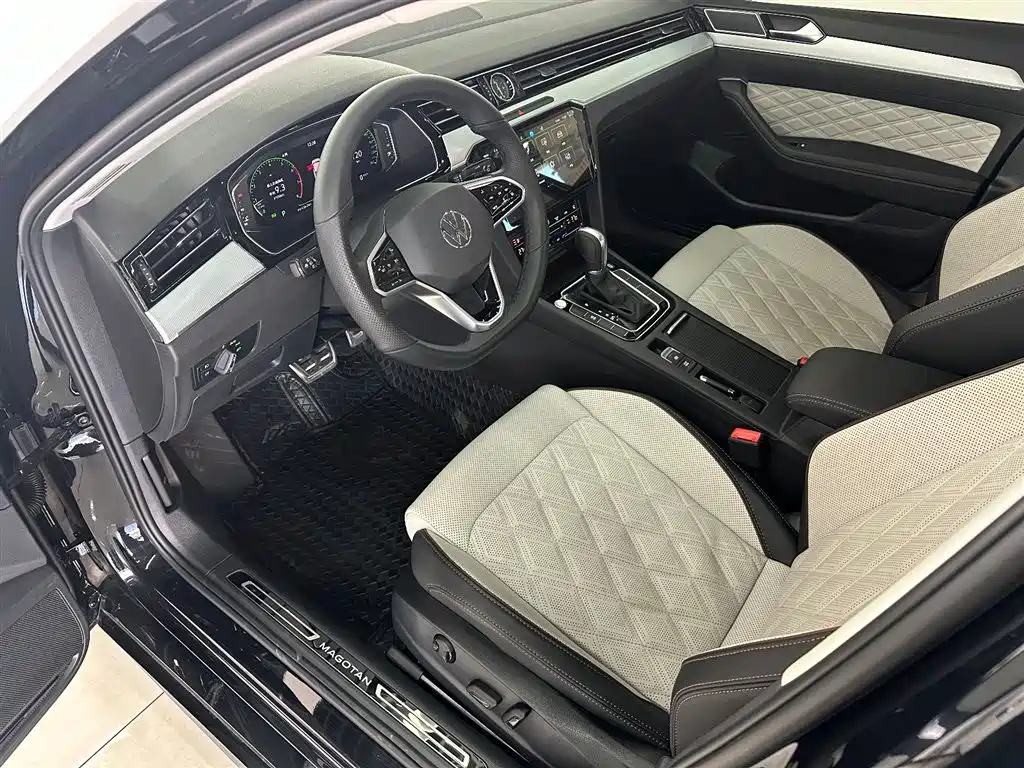 VOLKSWAGEN MAGOTAN 2023