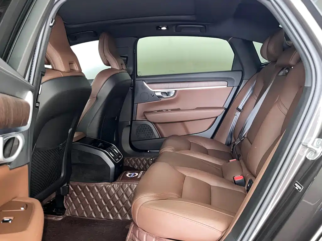 VOLVO S90 2023