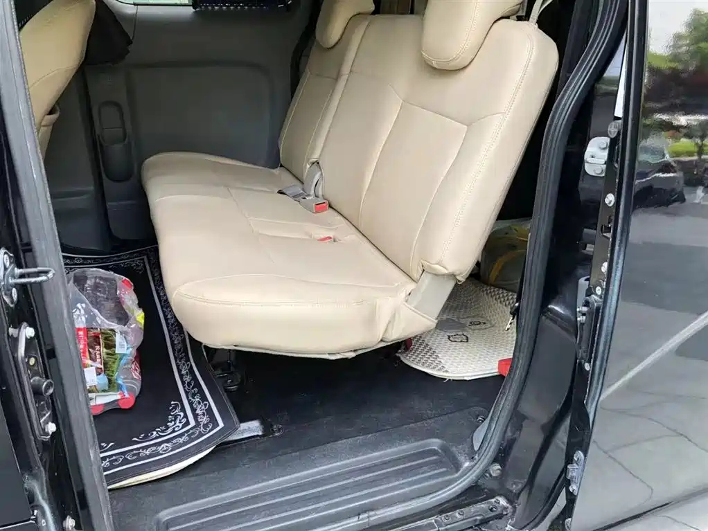 NISSAN NV200 2011