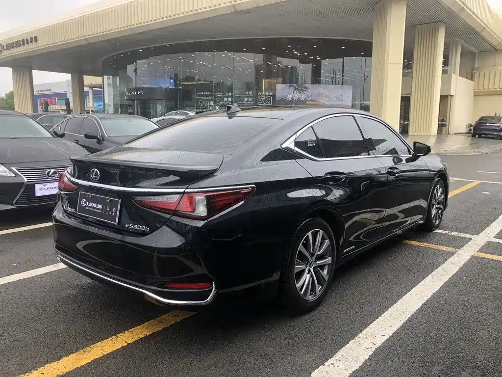 LEXUS ES 2020