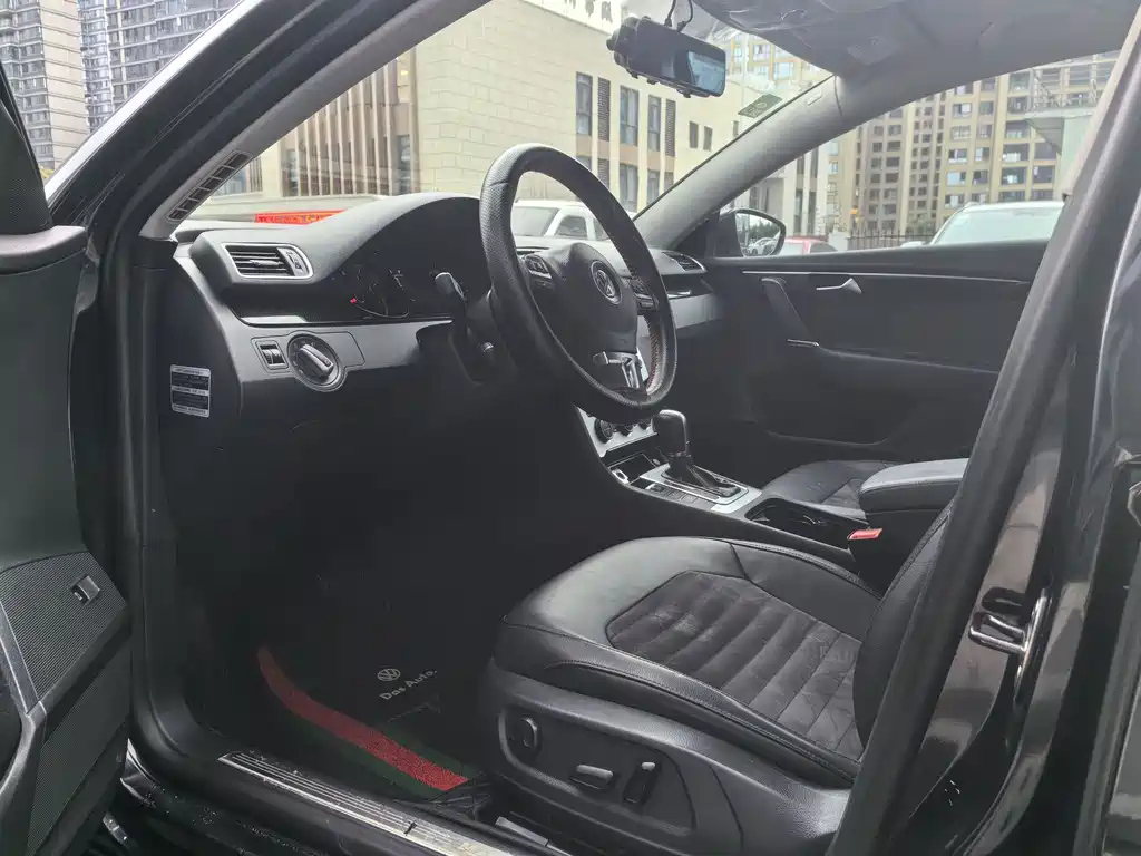 VOLKSWAGEN MAGOTAN 2014