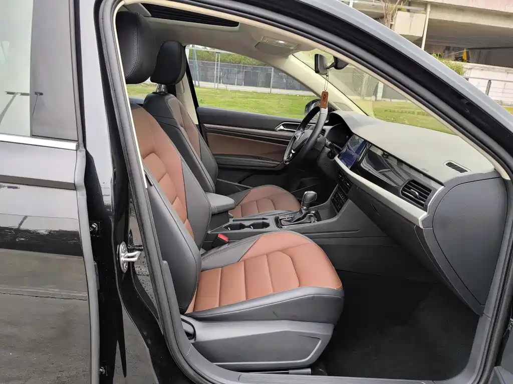 VOLKSWAGEN LAVIDA 2021