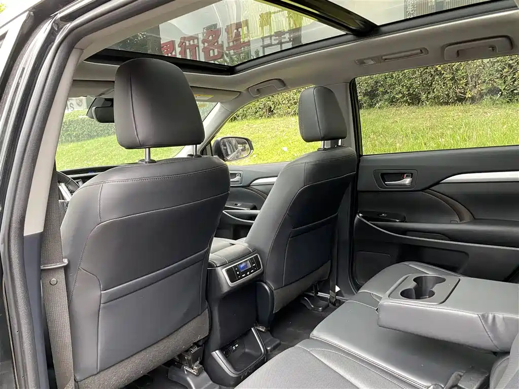 TOYOTA HIGHLANDER 2021