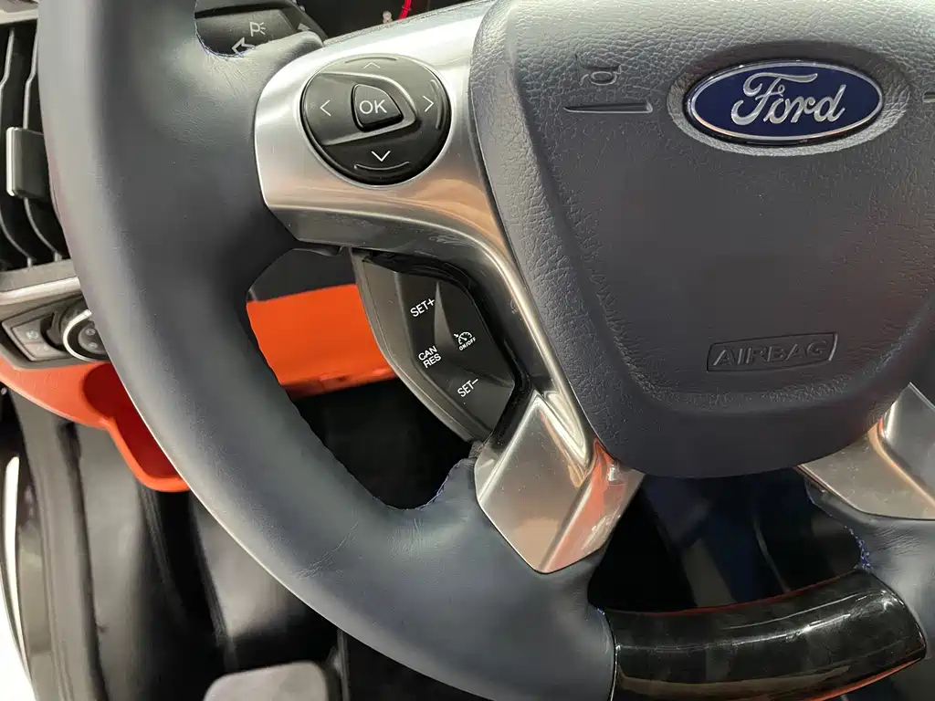 FORD TOUREO 2021