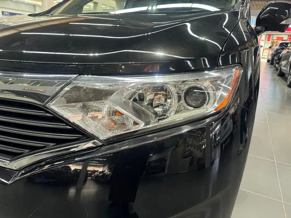 NISSAN QUEST 2017