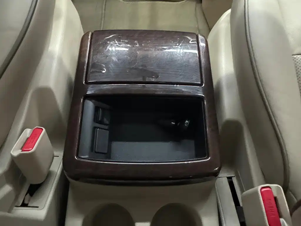 NISSAN QUEST 2017