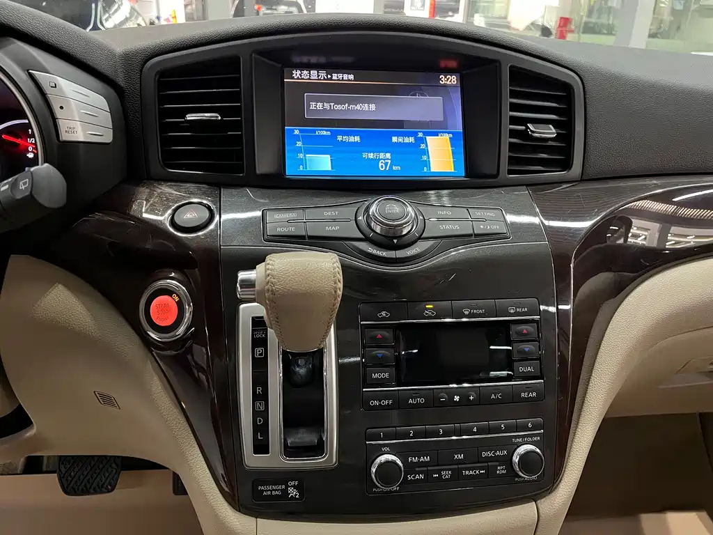 NISSAN QUEST 2017