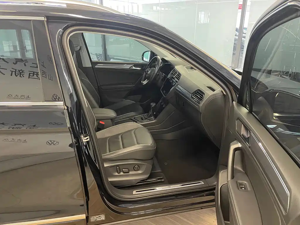 VOLKSWAGEN TIGUAN L 2021