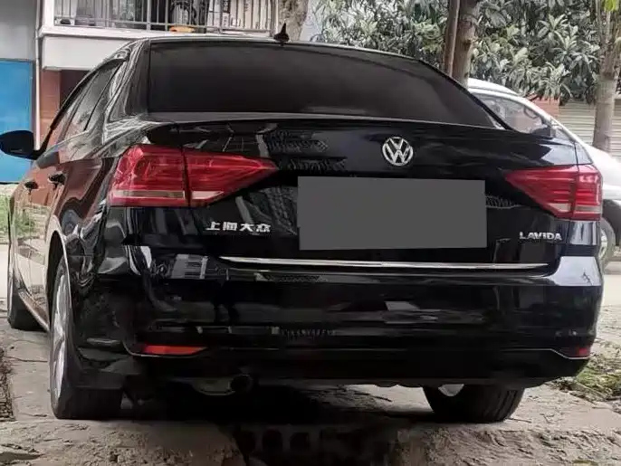 VOLKSWAGEN LAVIDA 2016