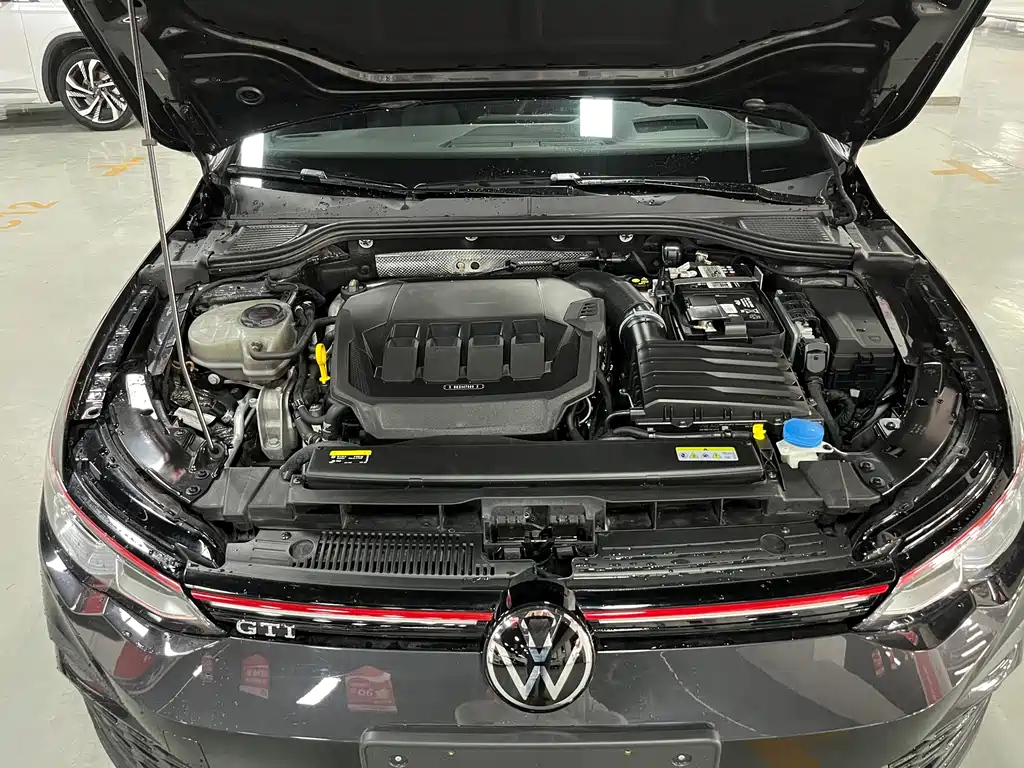 VOLKSWAGEN GOLF 2023